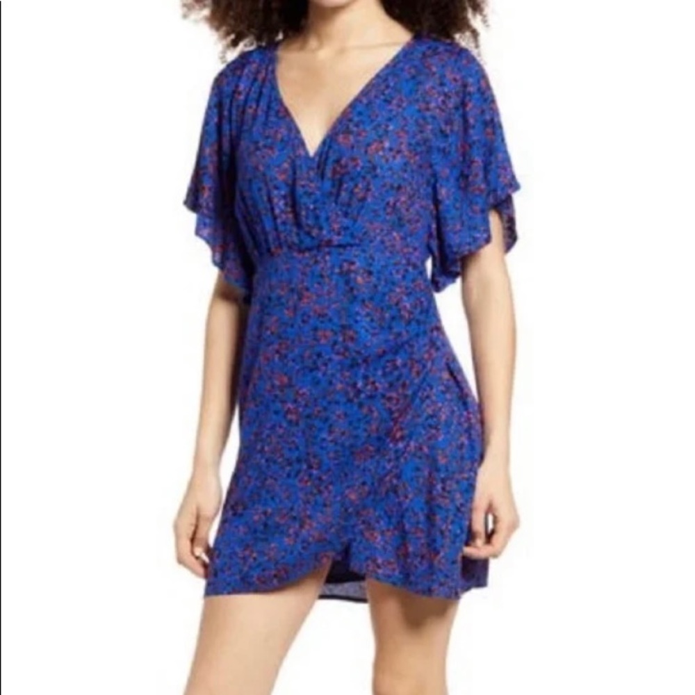 SOCIALITE Flutter Sleeve Surplice In Blue Mini Floral size Large